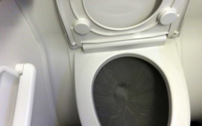 airplane-lavatory-FLUSH1116